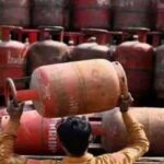 आनंदाची बातमी...! गॅस सिलेंडर च्या किमतीत झाली मोठी घसरण... जाणून घ्या आजचे ताजे दर...